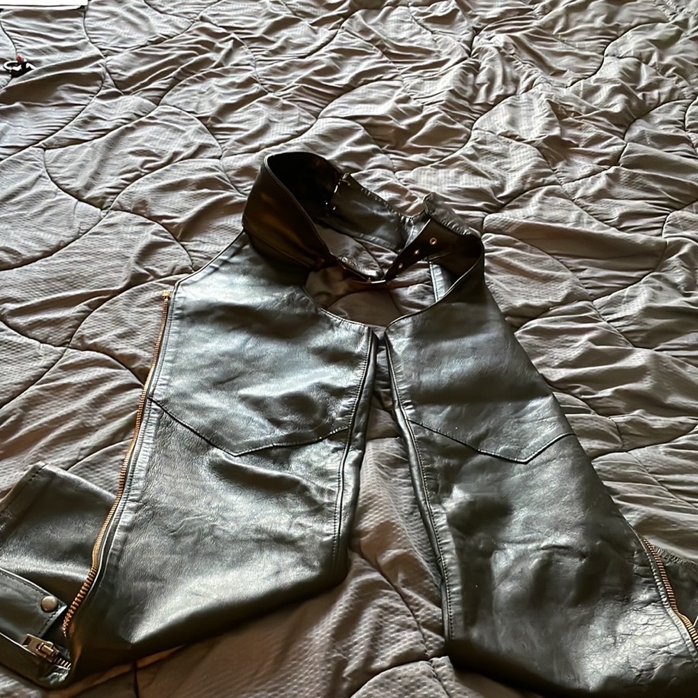 Motorcycle riding chaps